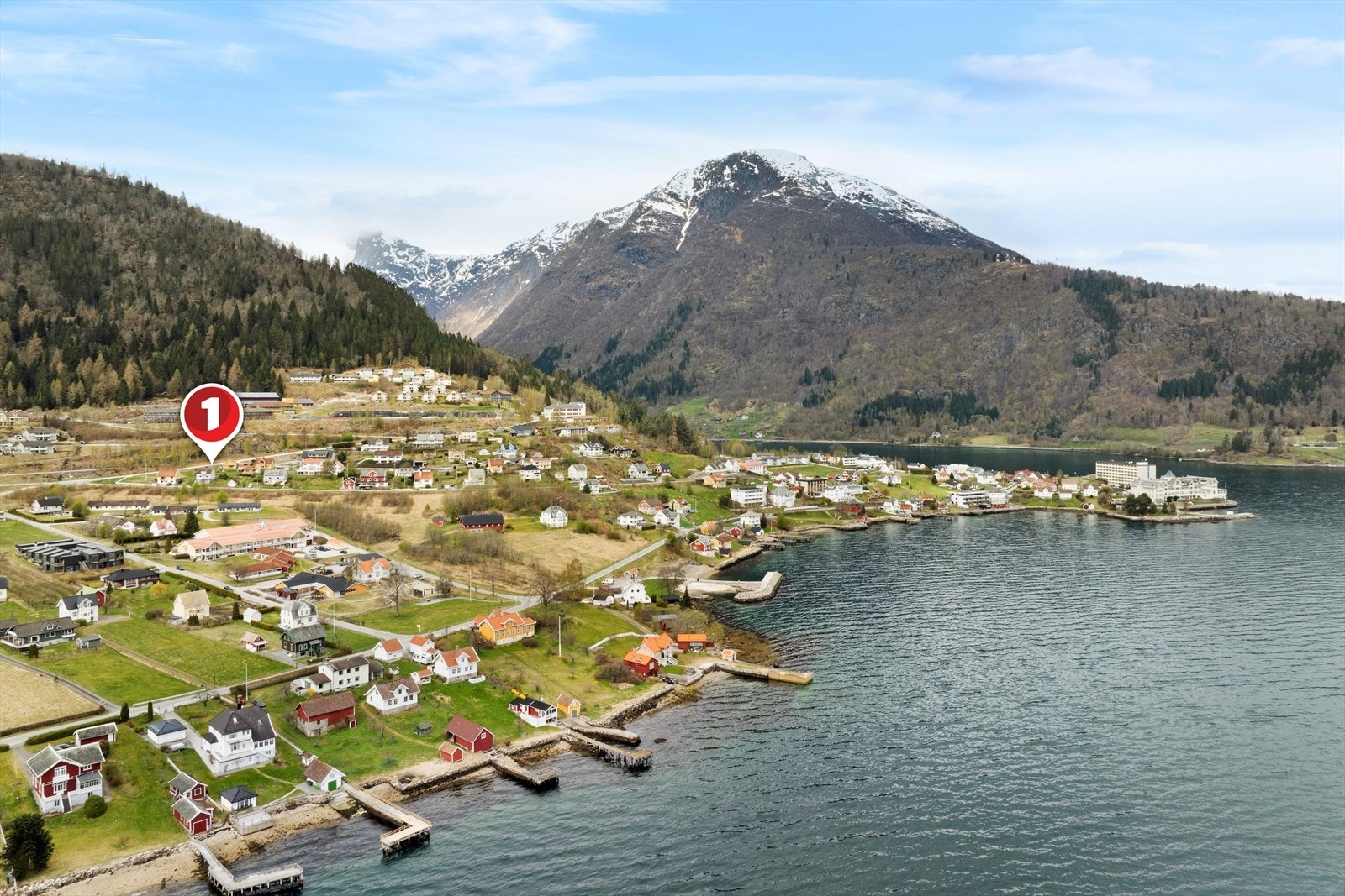 Balestrand har mykje å by på av både matopplevingar, turmoglegheiter i spektakulær natur, historie, sjø og båtliv mm. Velkommen på vising! Galleribilde