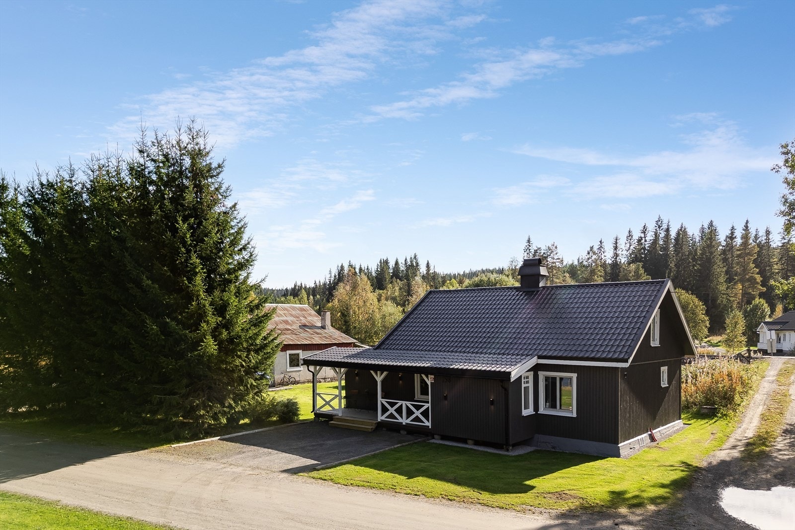 Eiendommen har en total tomtestørrelse på ca. 23 300 daa, fordelt på 3 teiger. Galleribilde