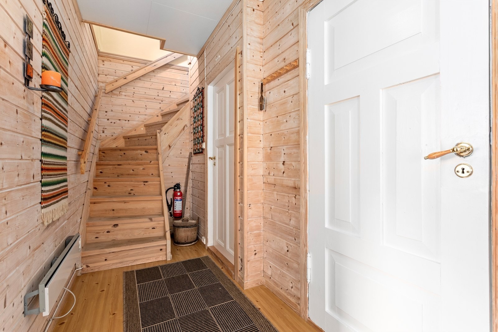 Frå gangareal er det trapp opp til loft. Galleribilde