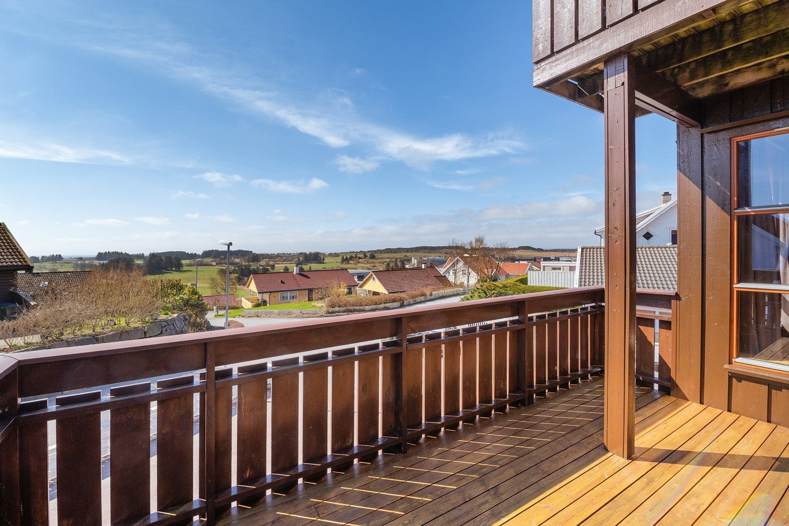 Terrassse mot vest og sør. Flott utsikt mot havet. Galleribilde