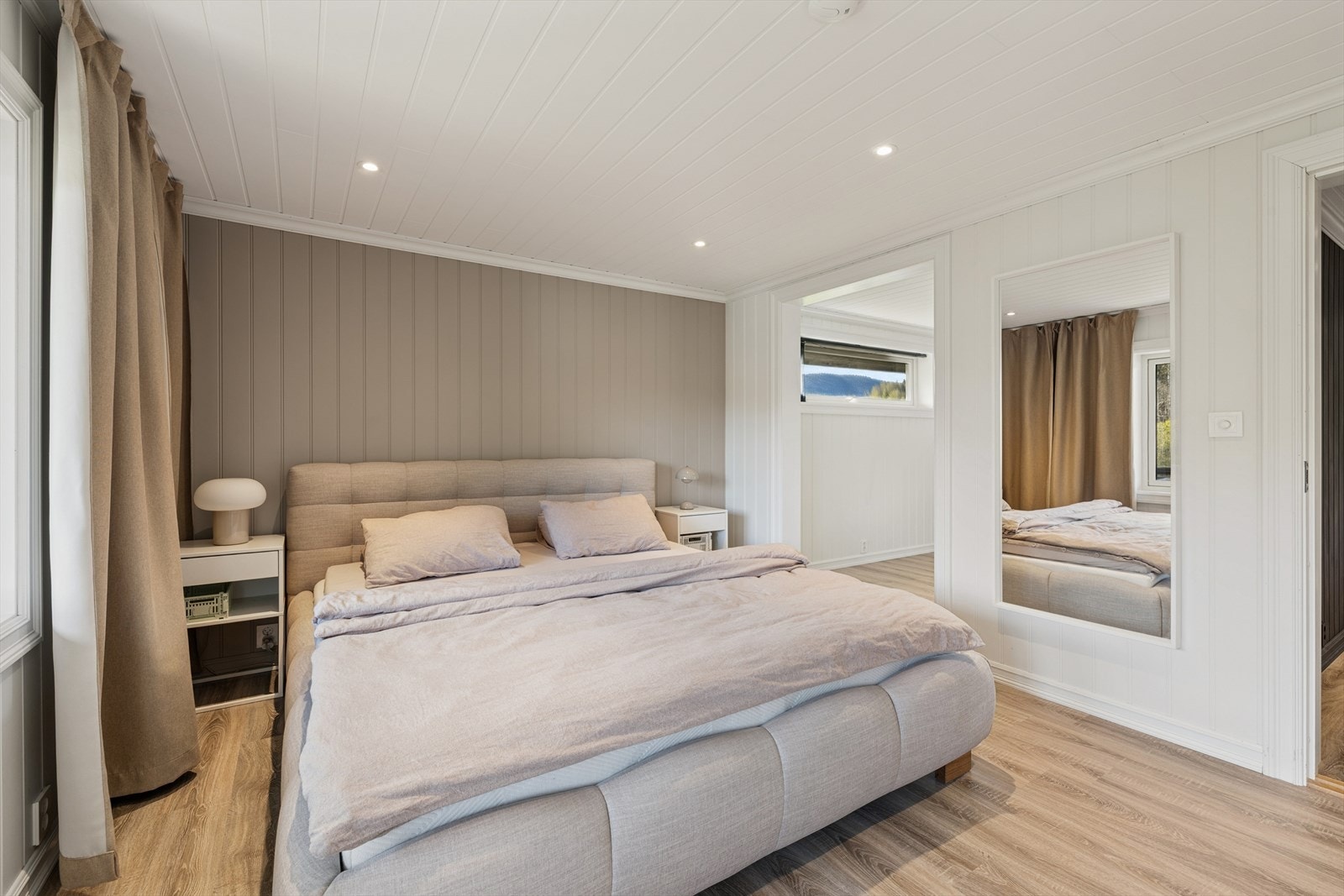 Inn for soverom har du en stor walk-in. Galleribilde