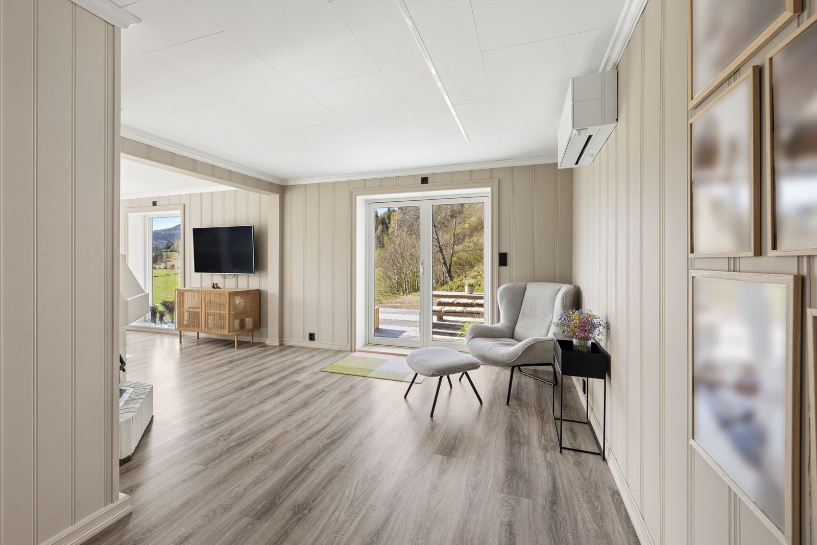 Direkte utgang til terrassen fra stuen. Galleribilde