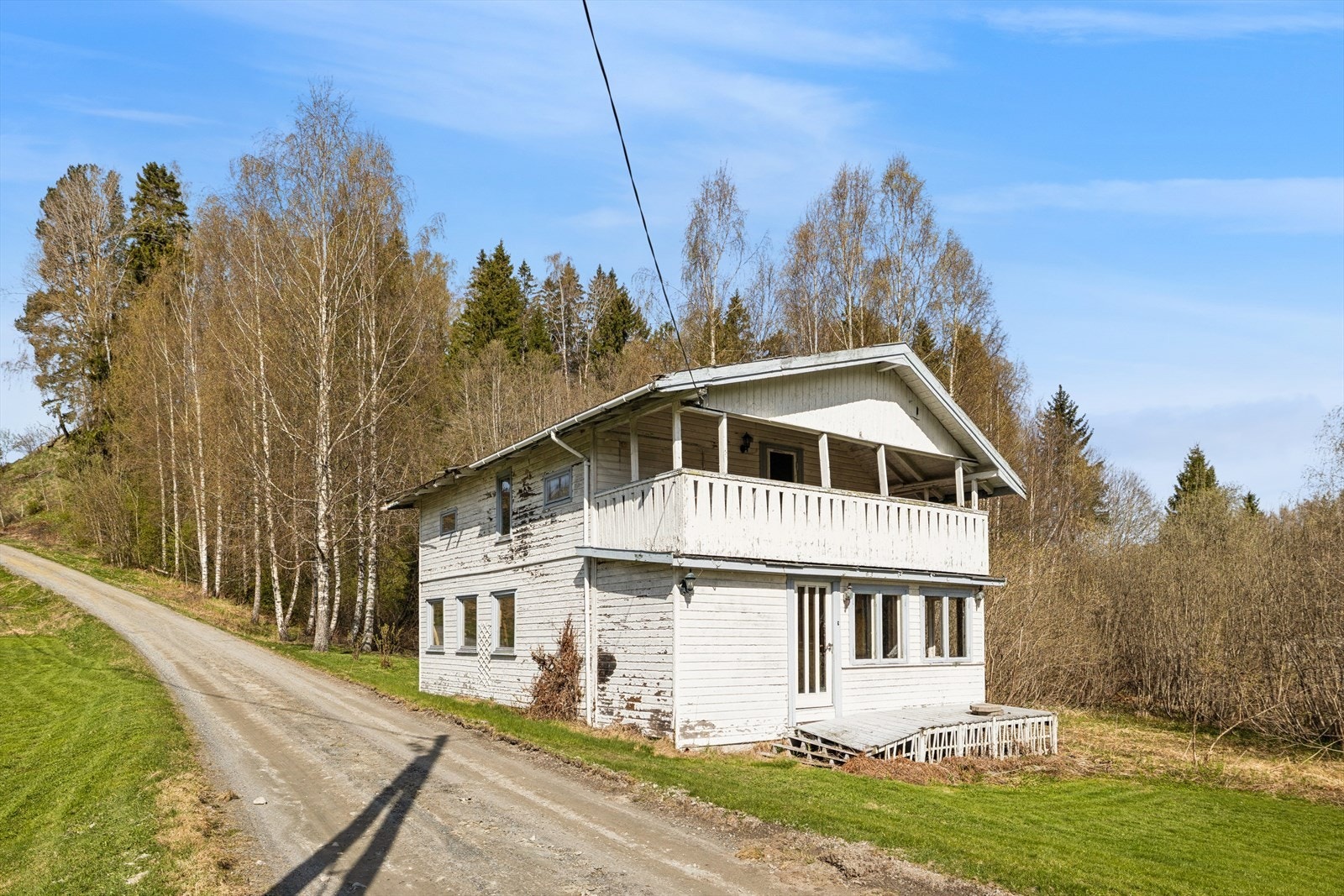 På eiendommen er det også en rivningsklar enebolig (190) med mange muligheter. Se mer info i salgsoppgaven* Galleribilde