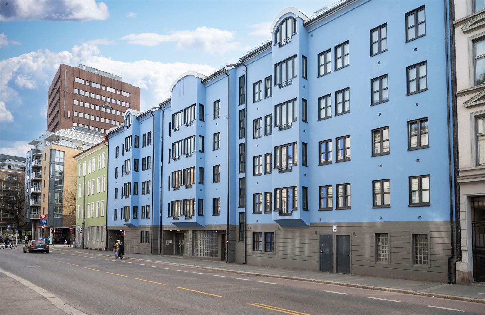 Eiendommen ligger sentralt til på Nedre Grünerløkka, med umiddelbar nærhet til alt av servicetilbud. Galleribilde