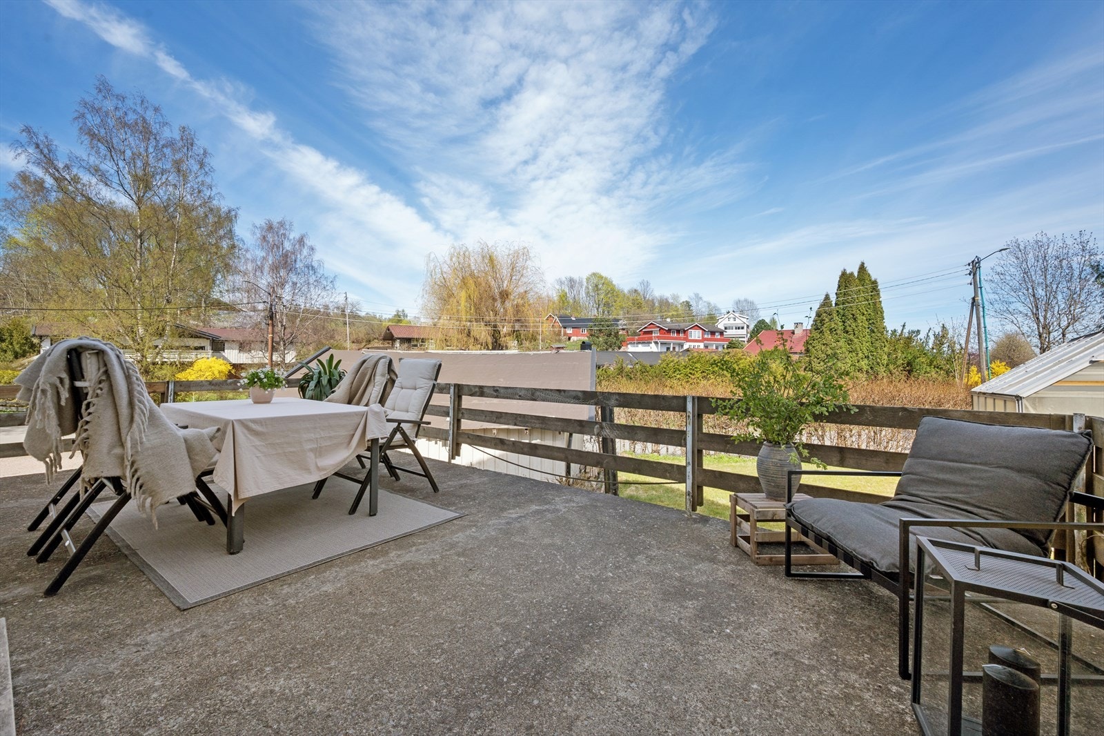 Terrasse med utgang fra stue. Galleribilde