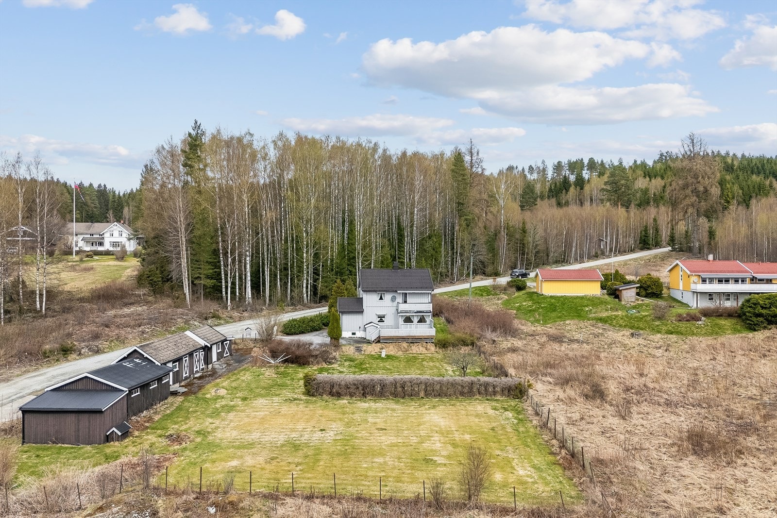 Eiendommen ligger i et fredelig og landlig område på Austvatn. Galleribilde