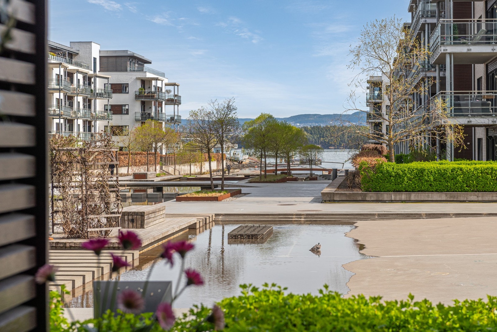 Nyt utsikten mot det ikoniske vannspeilet og sjøen. Galleribilde