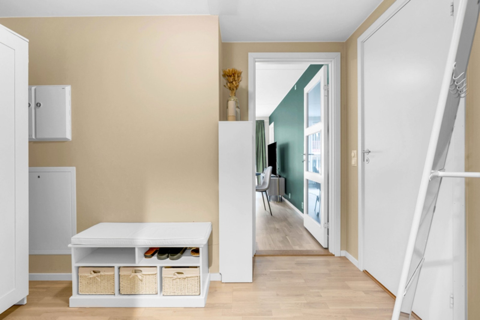 Baderommet har adkomst fra entrèen. Galleribilde