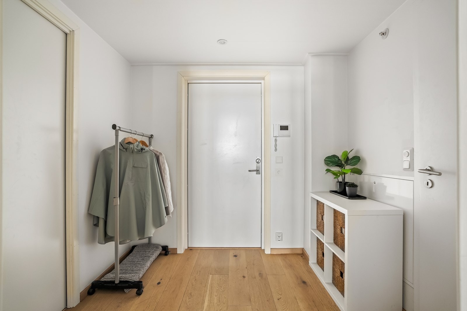 Leiligheten ligger i 2. etasje, med adkomst via felles trappeoppgang og heis. Galleribilde