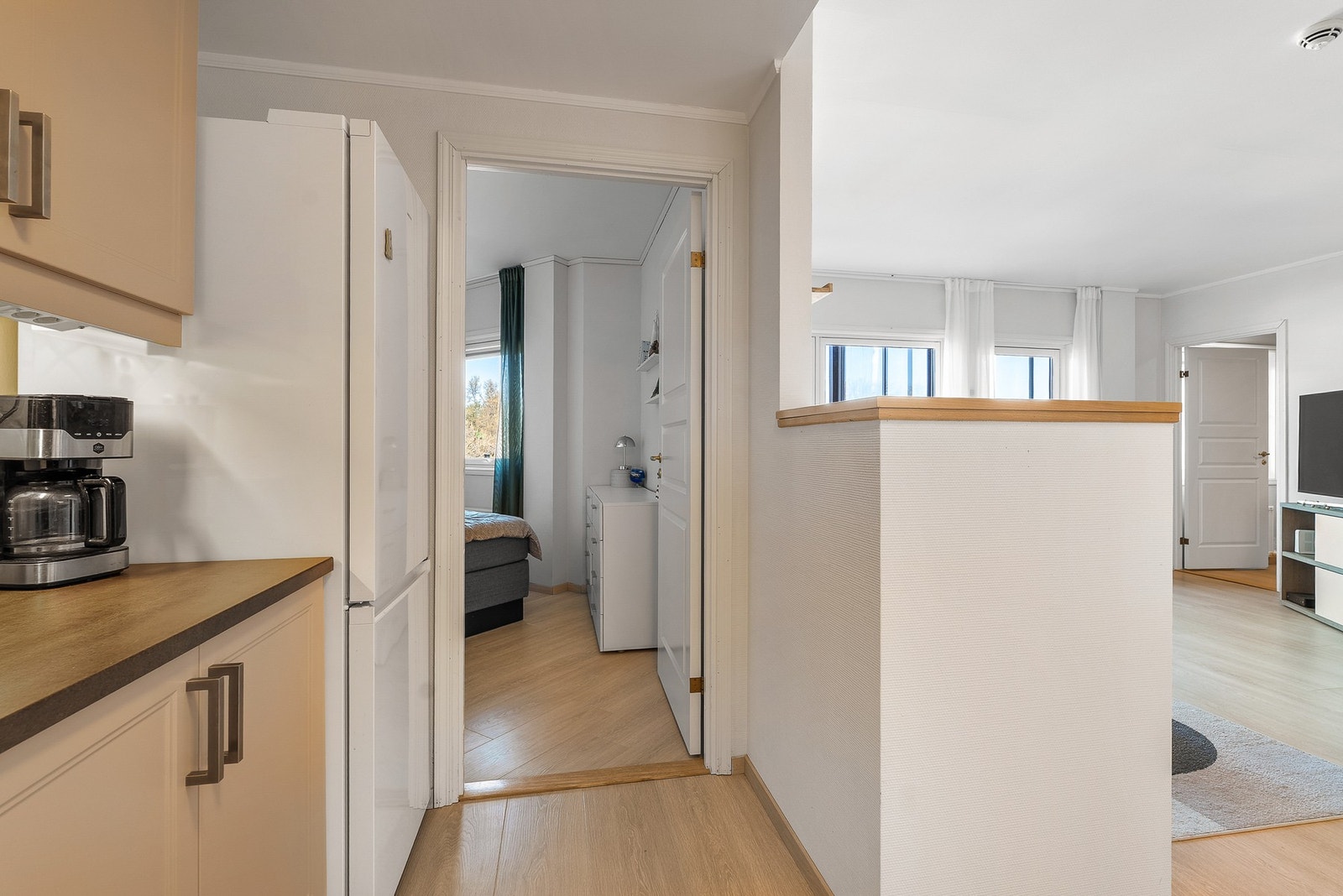 Fra kjøkken er det adkomst til soverom nr. 1 Galleribilde