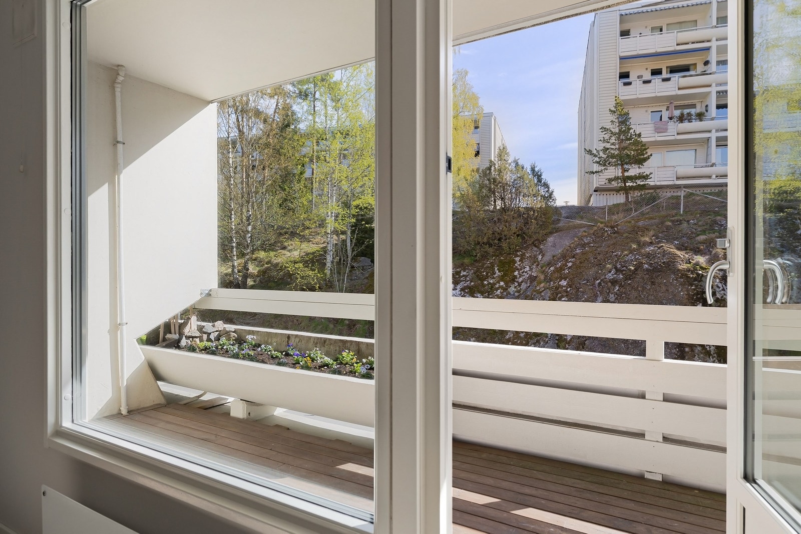Utgang fra stuen til østvendt balkong på 10 kvm Galleribilde