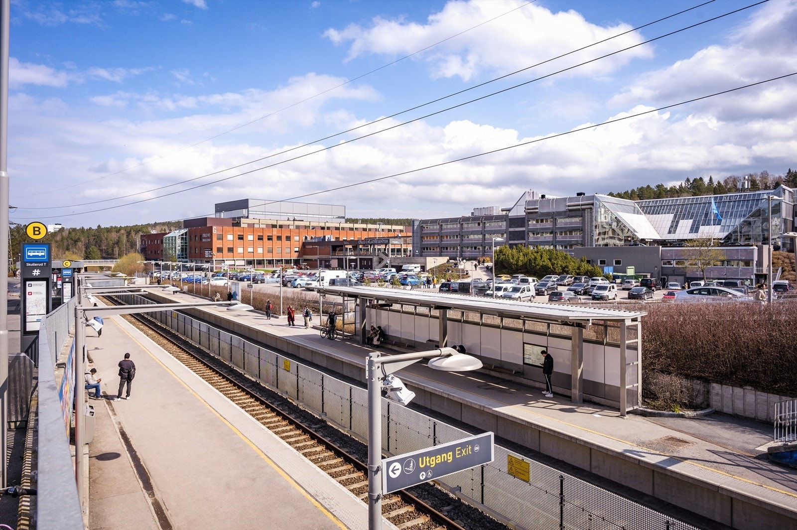 Kort vei til T-bane på Skullerud Galleribilde