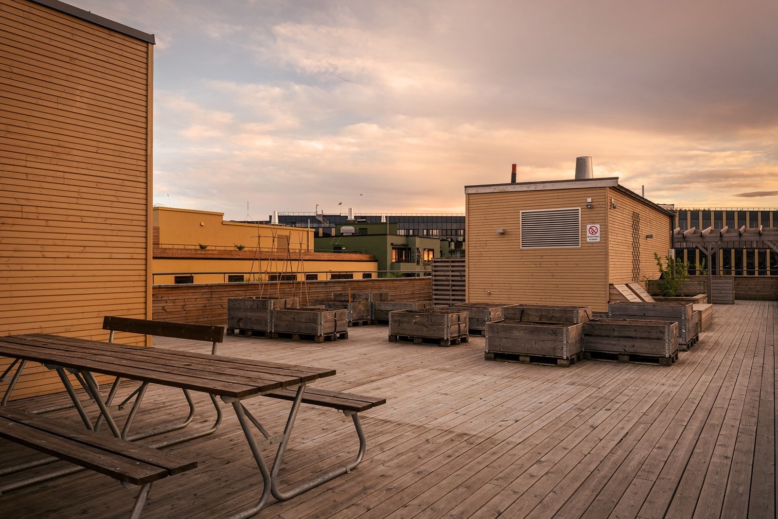 Deler av takterrassen og et fellesrom kan bookes for private arrangementer. Galleribilde