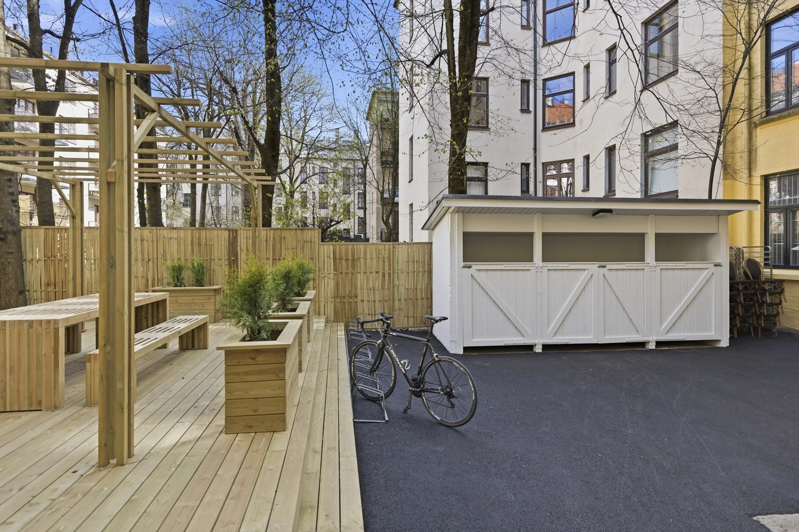 I bakgården er det også tilrettelagt for trygg sykkelparkering. Galleribilde