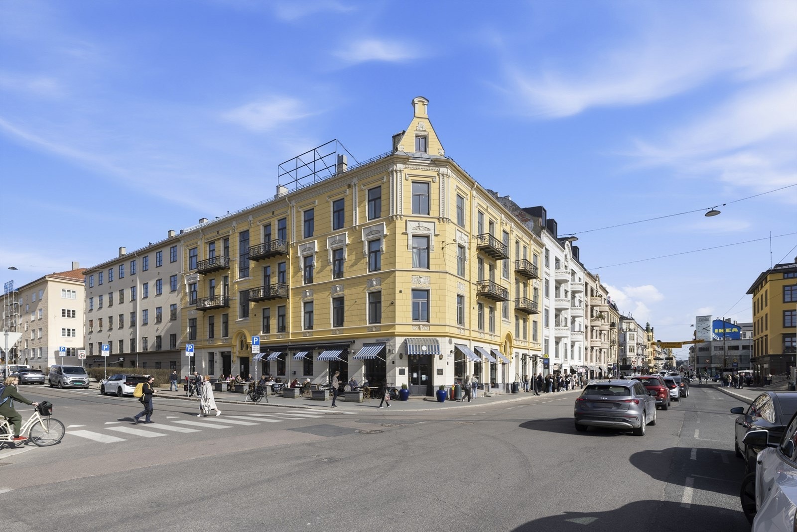 Her bor du med umiddelbar nærhet til Bogstadveien og et rikt utvalg av forretninger og servicetilbud. Galleribilde