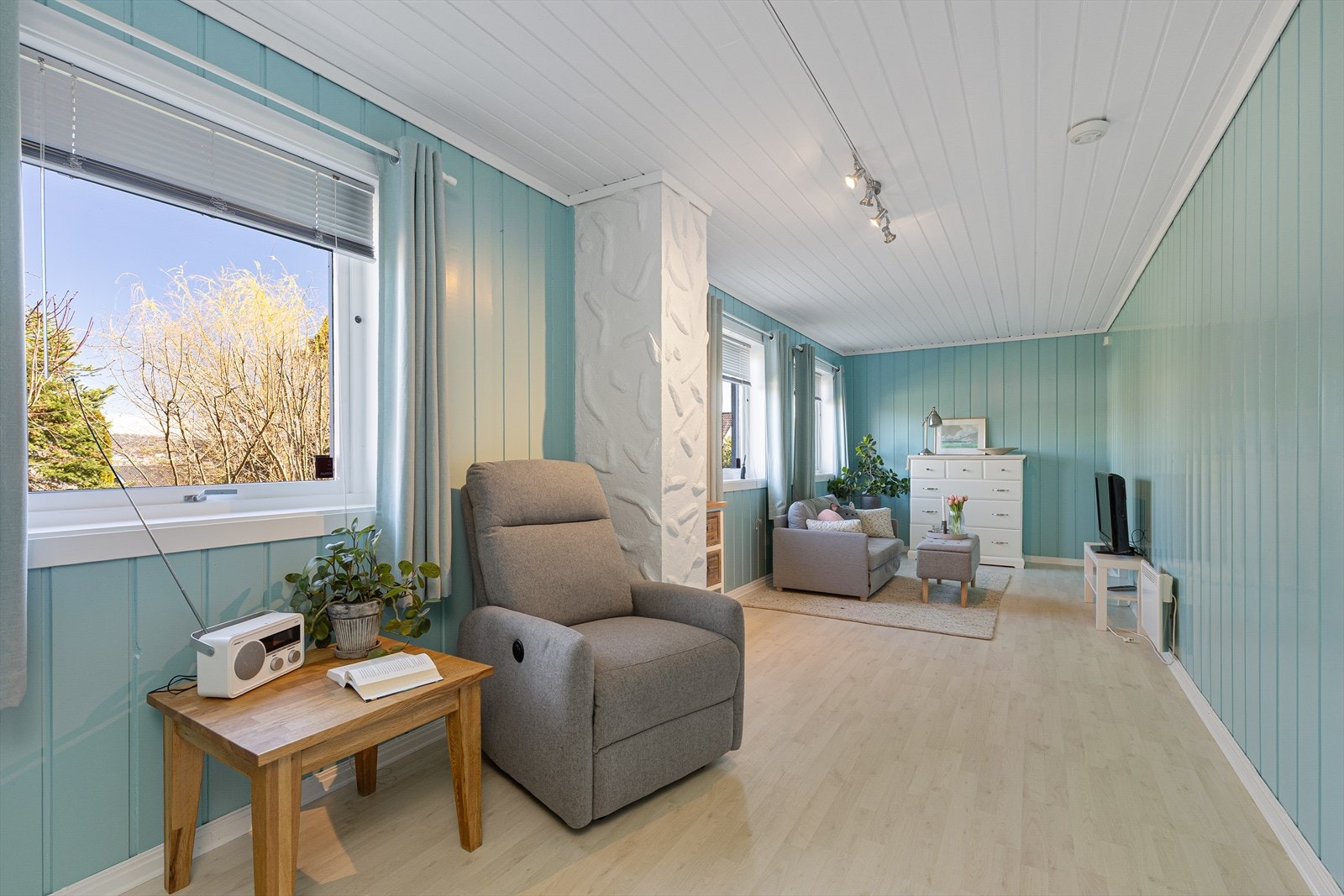 Kjellerstuen gir ekstra plass og fleksibilitet, ideell som TV-stue eller lekerom for barna. Galleribilde