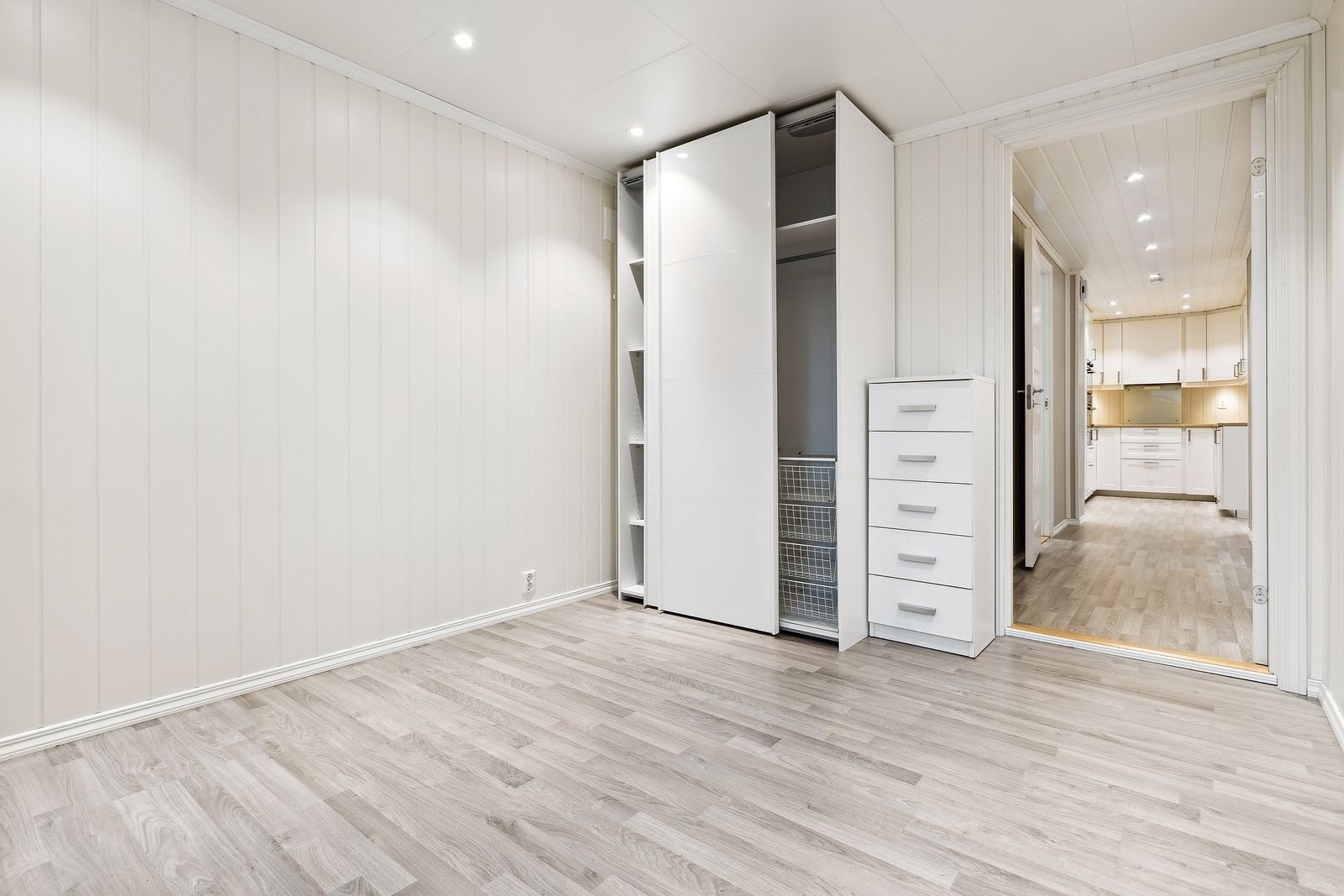 Soverommet er av god størrelse- Garderobe medfølger Galleribilde