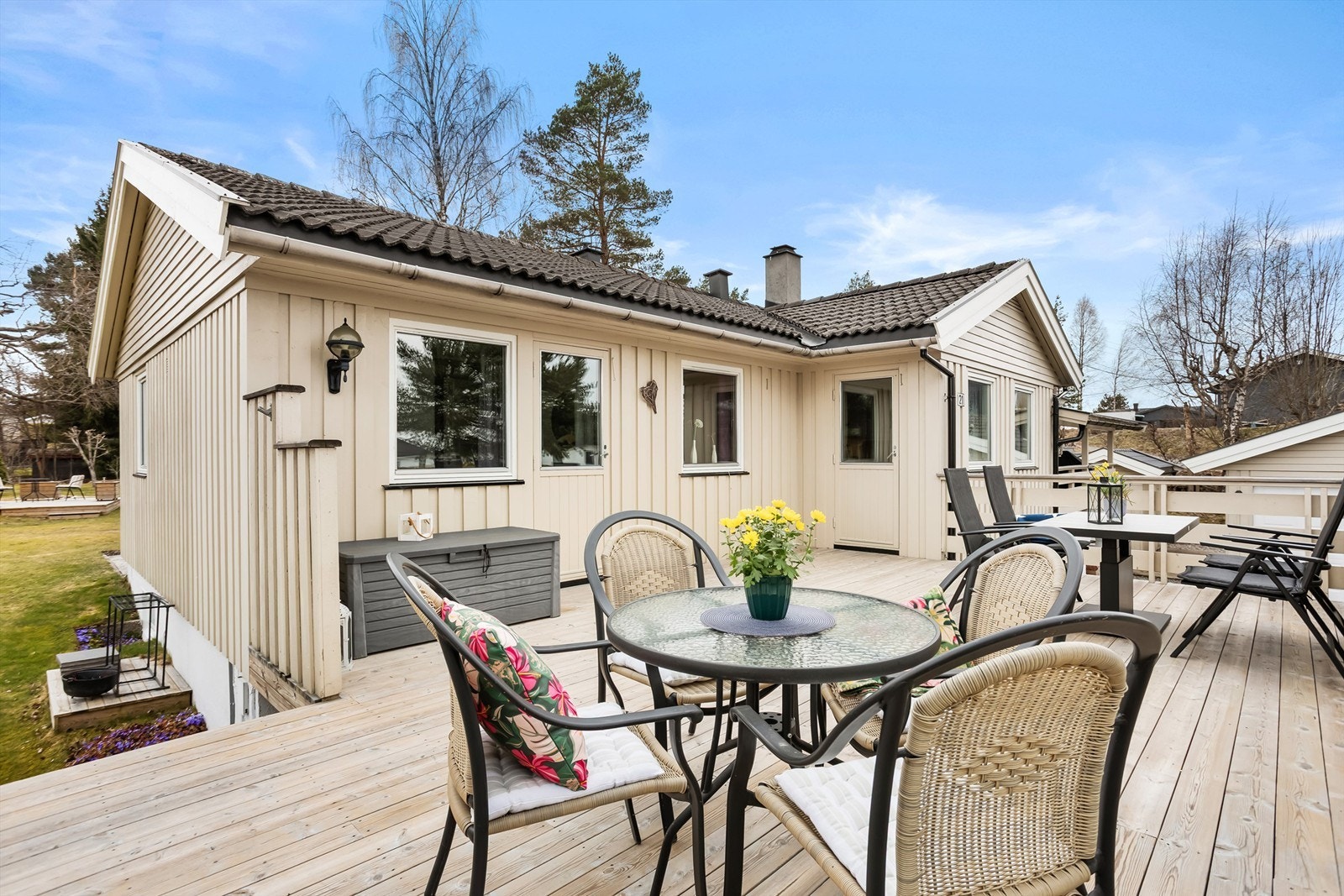 Boligen har to store terrasser på til sammen 45 m², med utgang fra både stue, kjøkken og et soverom. Galleribilde