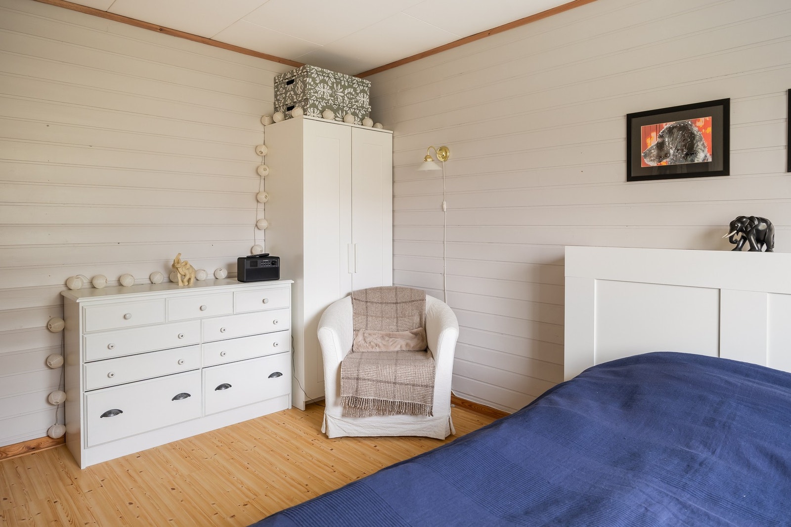 Godt med plass til både stor dobbeltseng og garderobe. Galleribilde