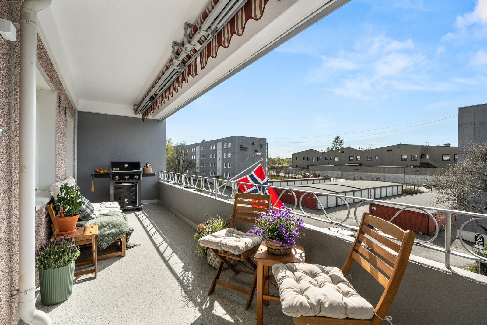 En attraktiv 4-roms leilighet, med god standard og god intern beliggenhet. Galleribilde