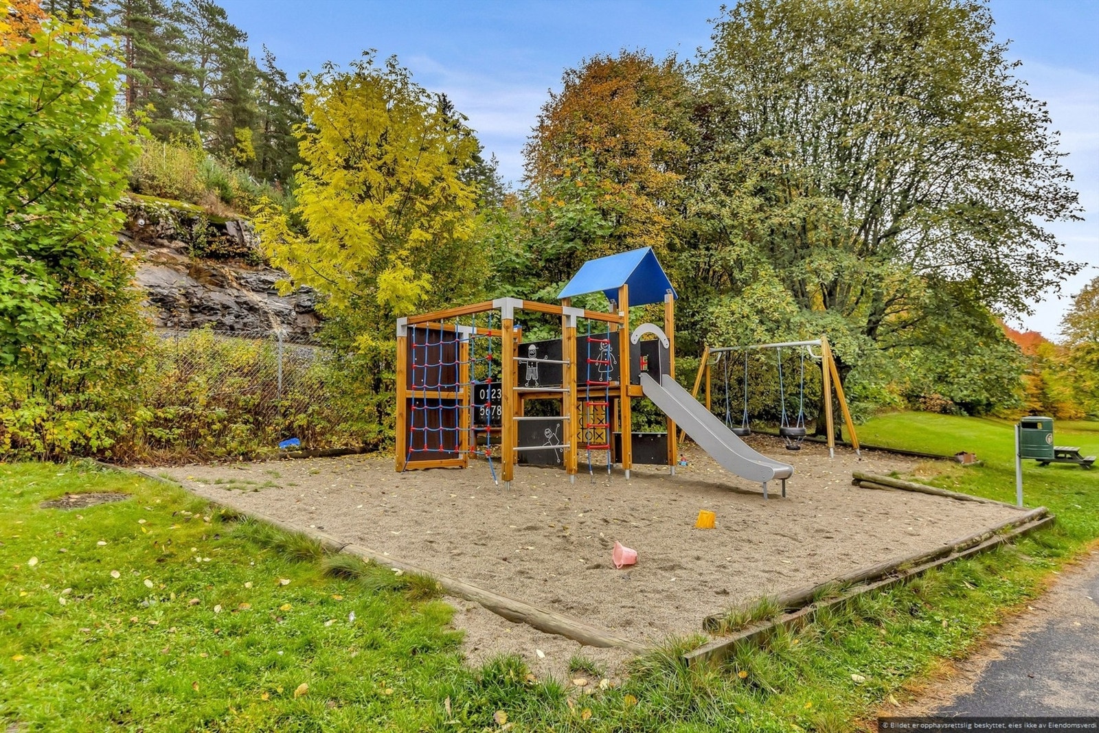 Her finnes både sittegrupper og lekeplasser, til glede for store og små beboere. Galleribilde