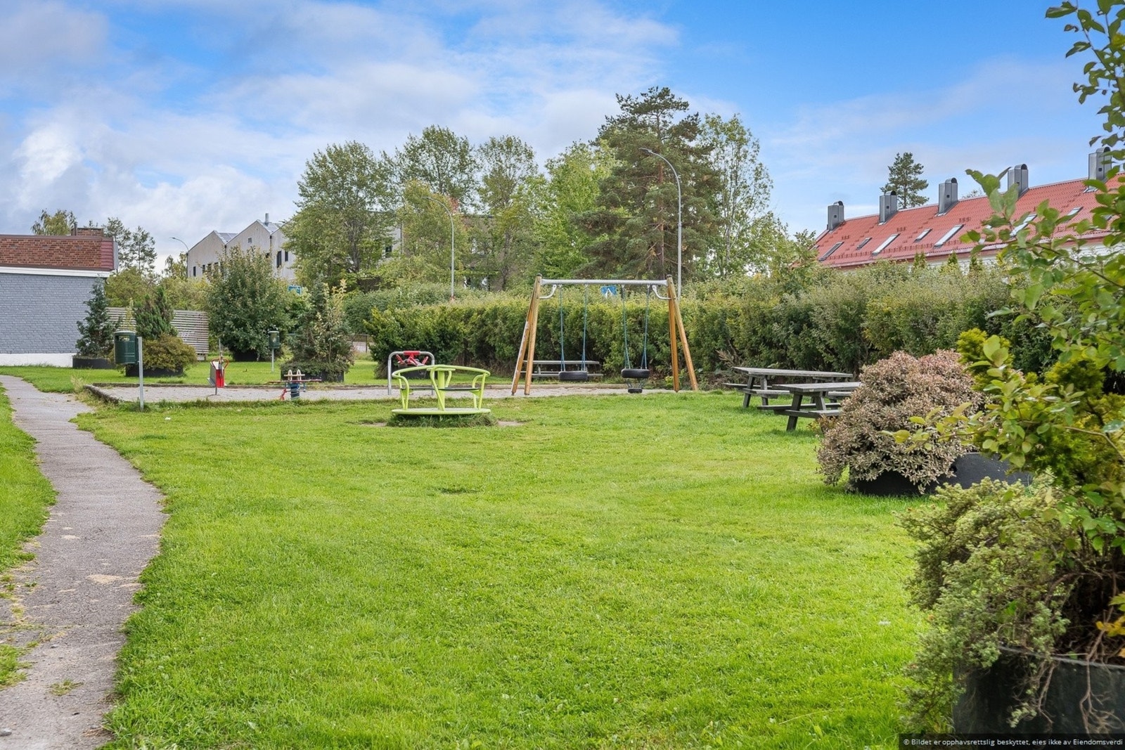 Borettslaget har pent opparbeidet fellesområder. Galleribilde