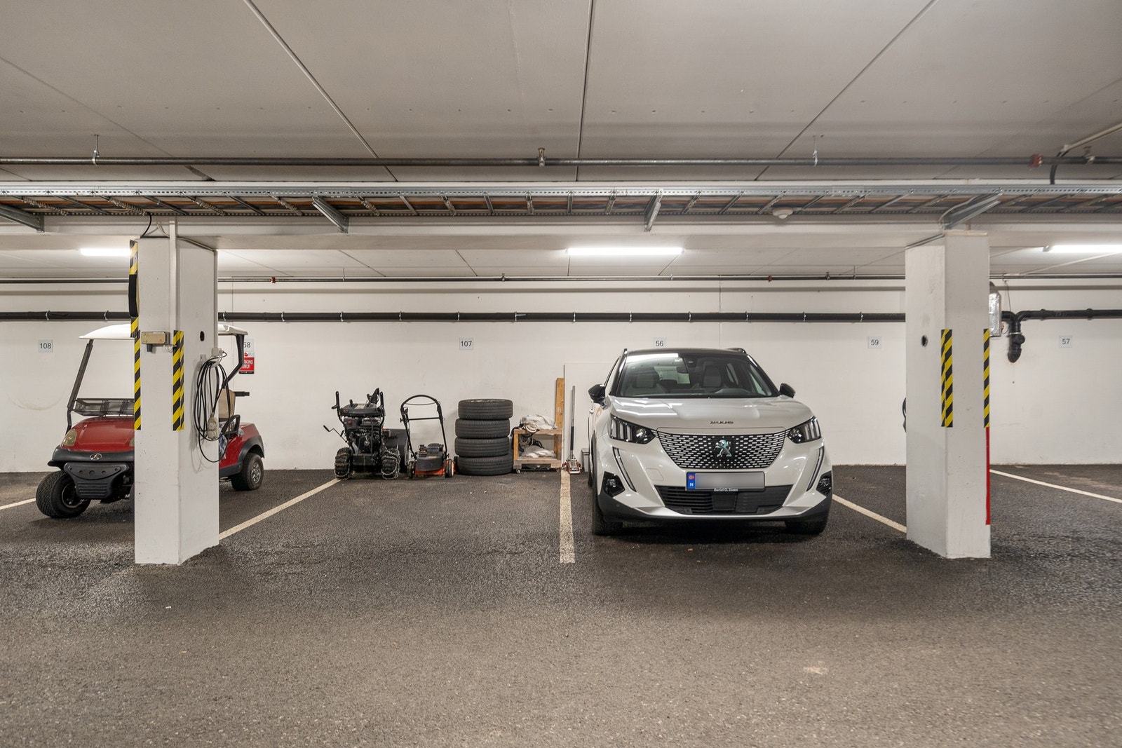Det medfølger hele 3 parkeringsplasser Galleribilde
