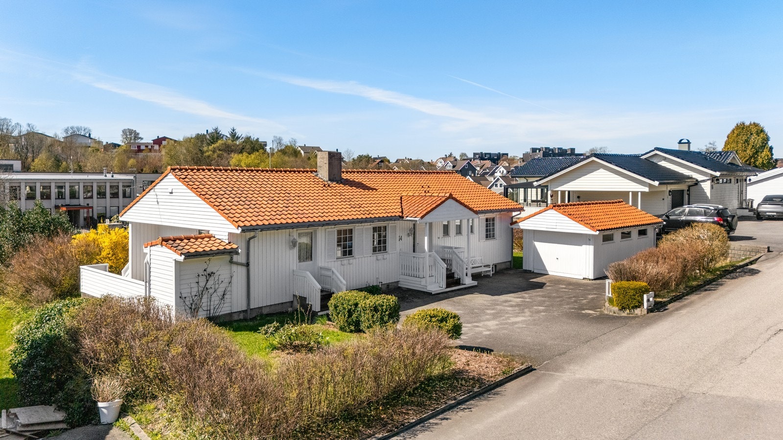 Velkommen til Lysskar 14 - presentert av eiendomsmegler Alexander Kvalevaag Skree v/ Aktiv Eiendomsmegling! Foto: Mari Staveland. Galleribilde