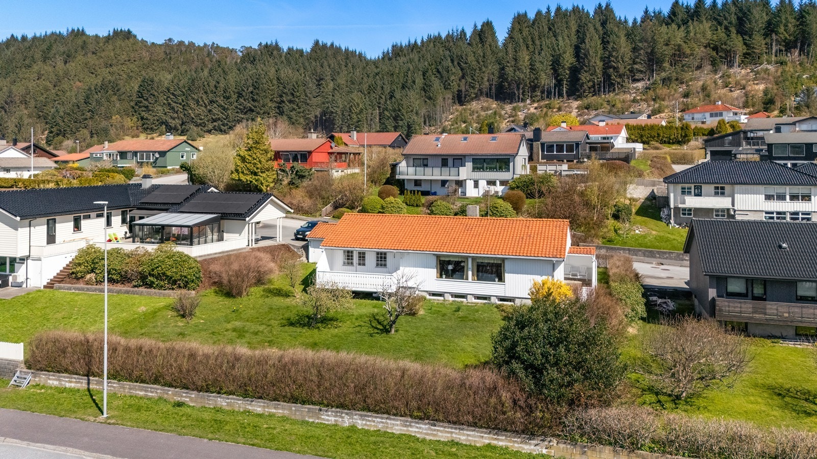 Boligen har god planløsning og går over 2 etasjer. Galleribilde