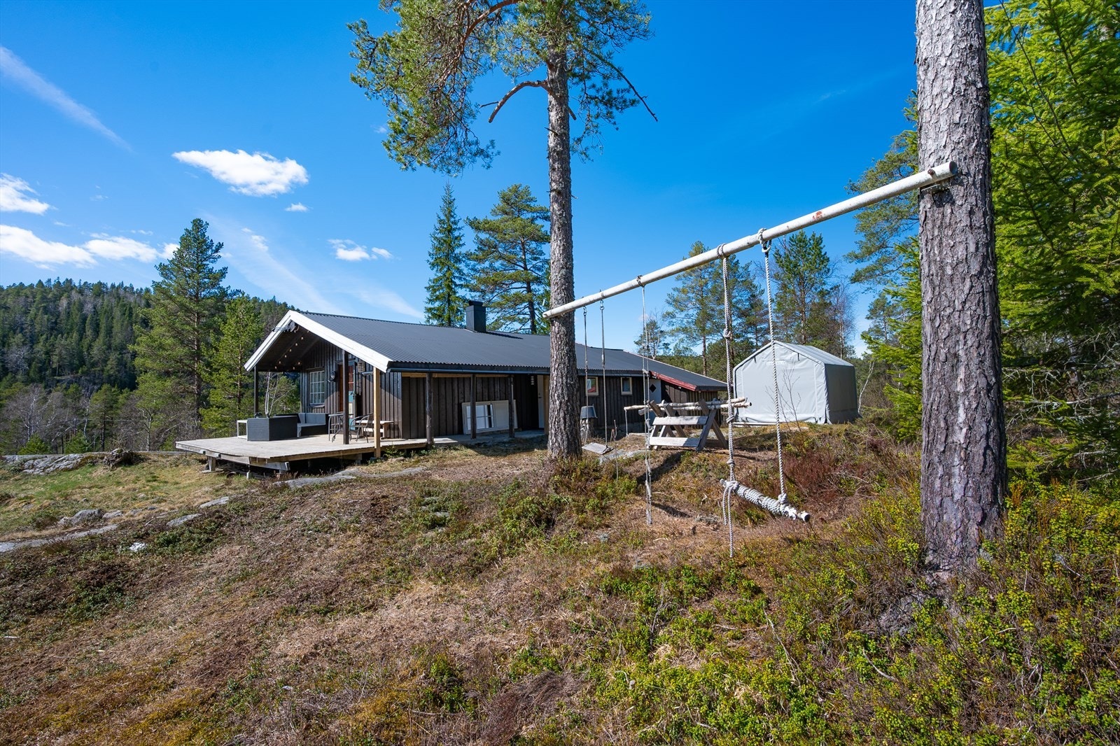 Usjenert og idyllisk eiendom Galleribilde