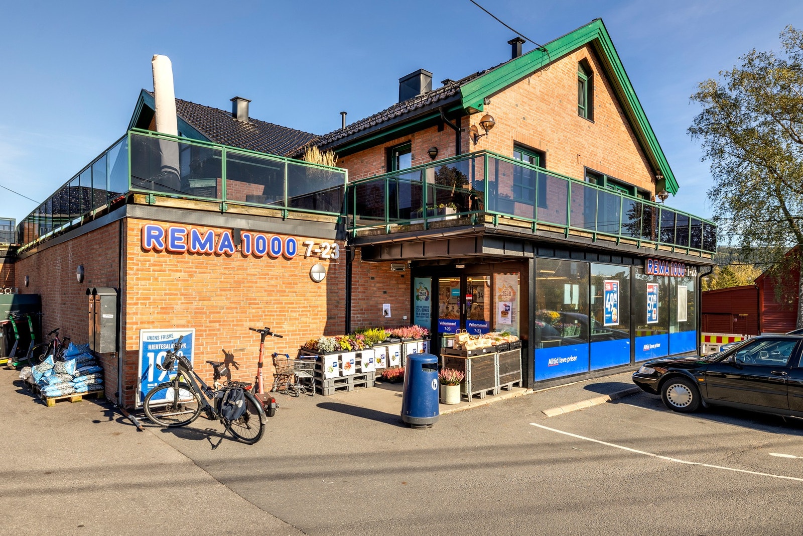 Rema 1000 ligger kun ca. 300 m fra boligen. Galleribilde
