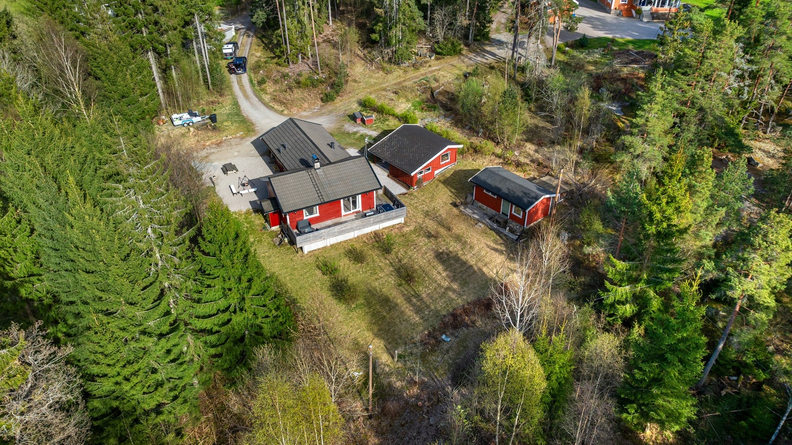 Enebolig med kort vei ned til sjøen. Galleribilde