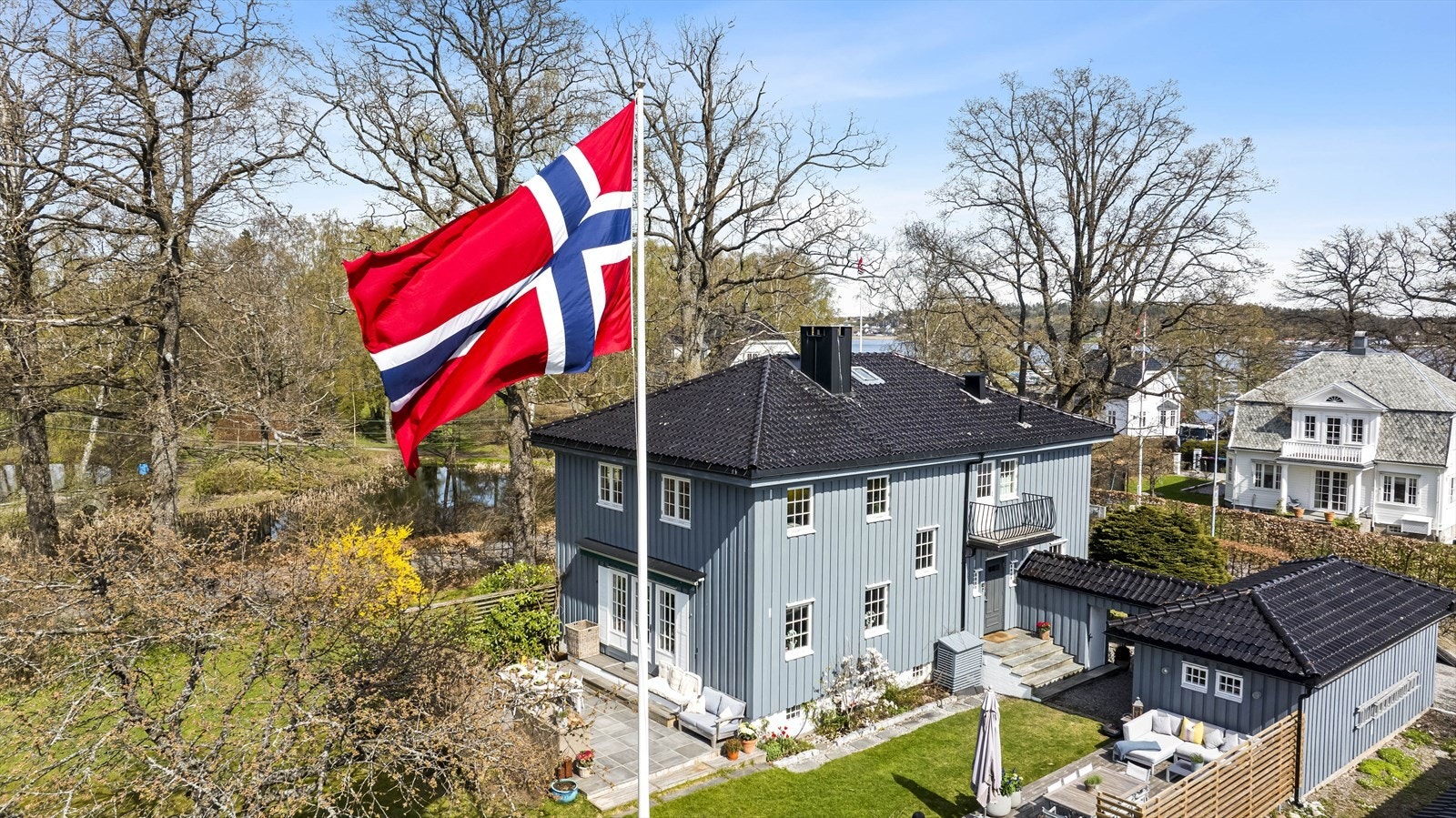 Nordvik Tønsberg v/ Christoffer Kvalshaugen har gleden av å presentere denne lekre eiendommen i Parkveien 6. (Foto: Magik) Galleribilde