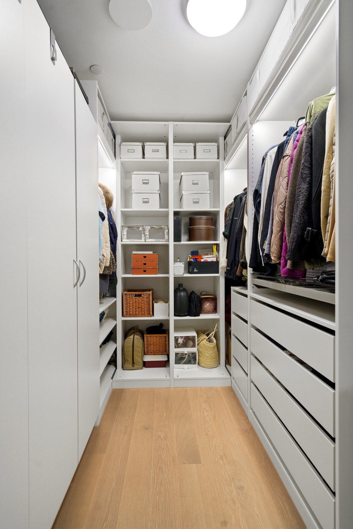 Soverom nr. 3 som idag brukes som walk-in garderobe Galleribilde