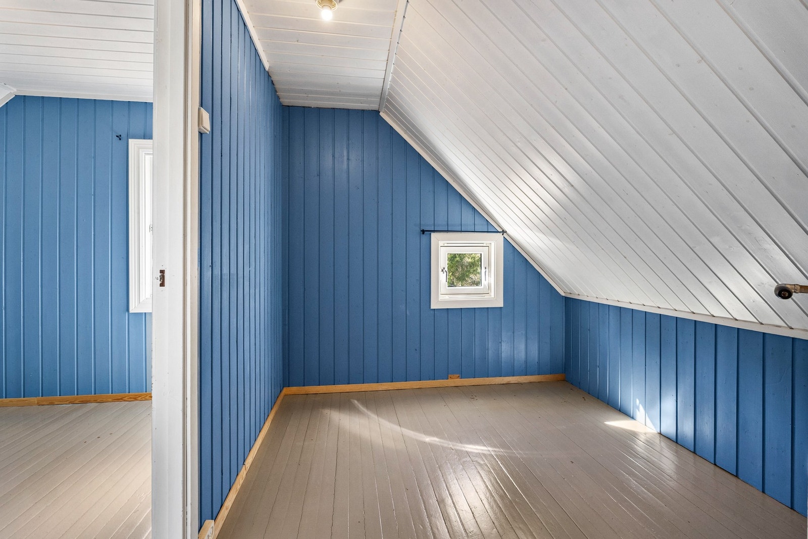 Boligens 3 soverom ligger i loftetasjen Galleribilde