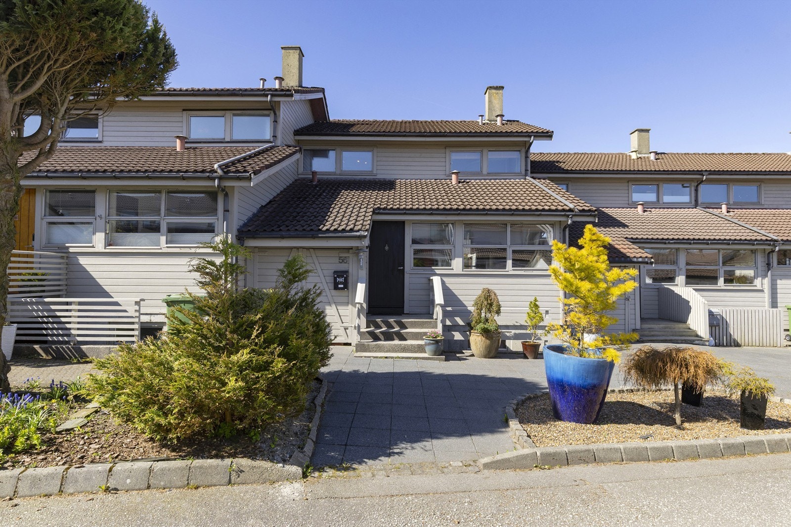 Inngangsparti. Galleribilde