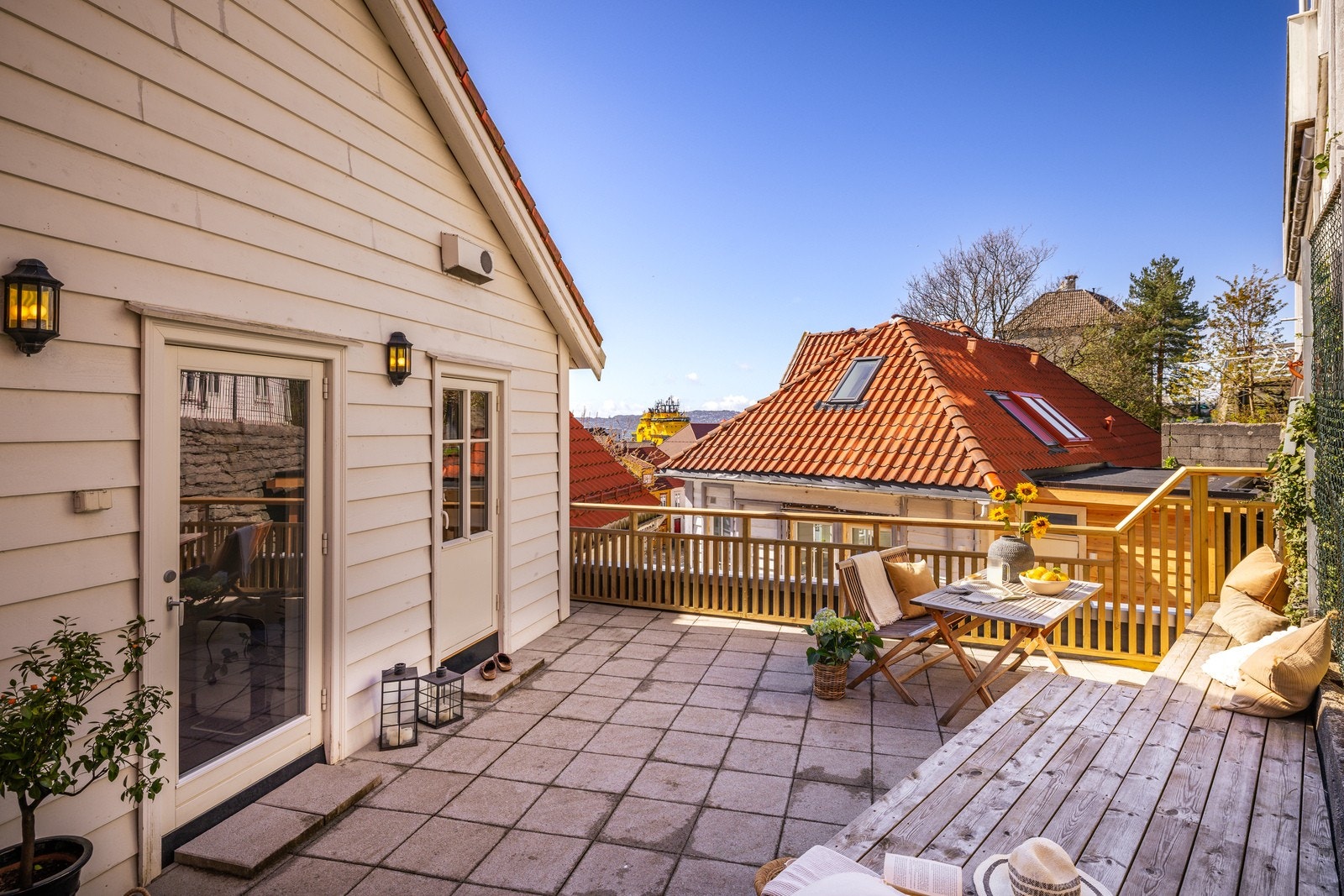 Terrasseplattingen er privat for den aktuelle leiligheten. Galleribilde
