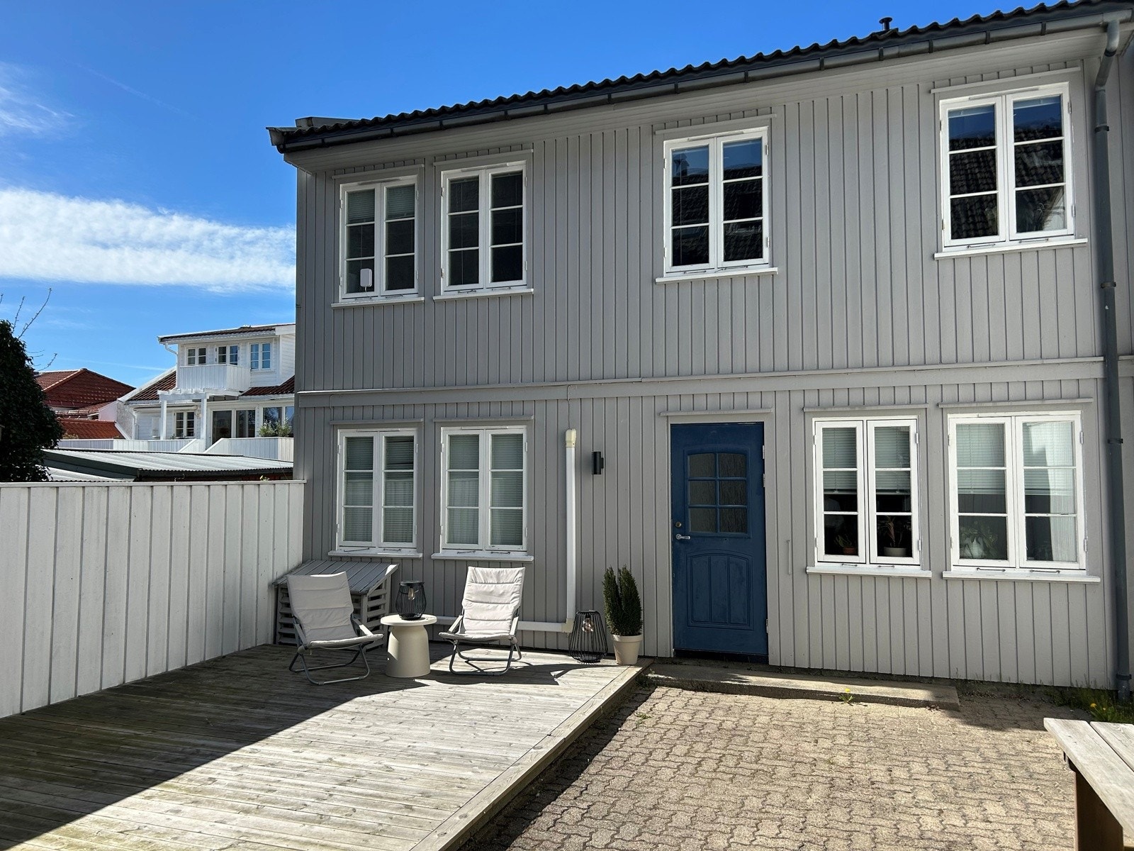 Boligen går over to plan og ligger innerst i rolig bakgård. Galleribilde