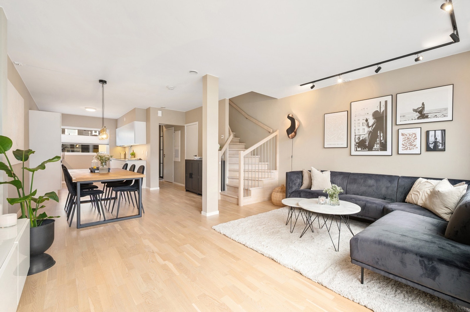 Stuen er på ca. 33m² og har ypperlige møbleringsmuligheter. Galleribilde