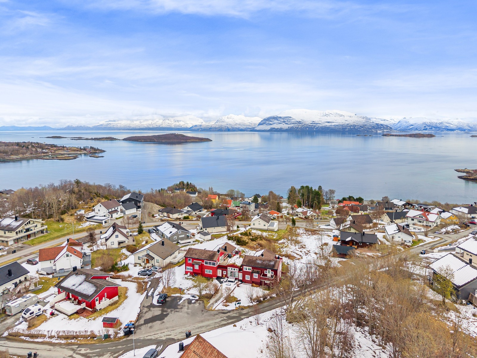 Einhågen 13 i ligger sentralt plassert i en rolig gate i Medkila Galleribilde