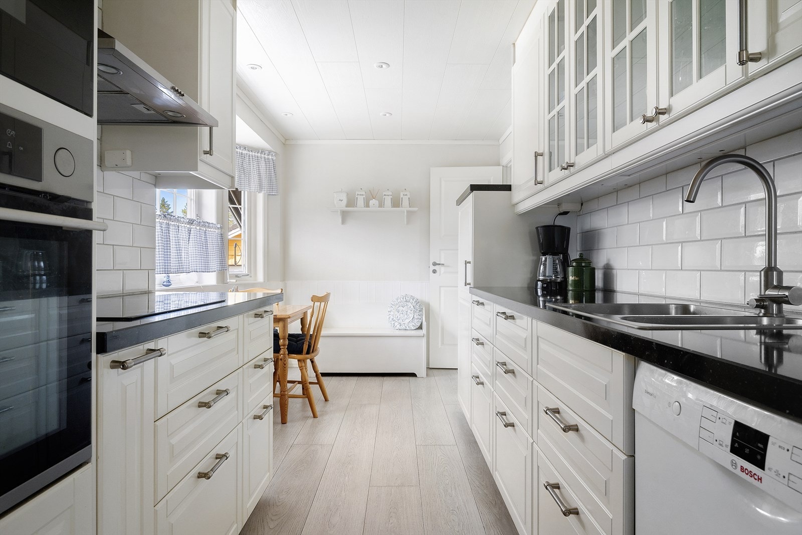 Familievennlig enebolig o/to plan med terrasse, innglasset del & balkong | Garasje | Stor hage & Flott utsikt Galleribilde