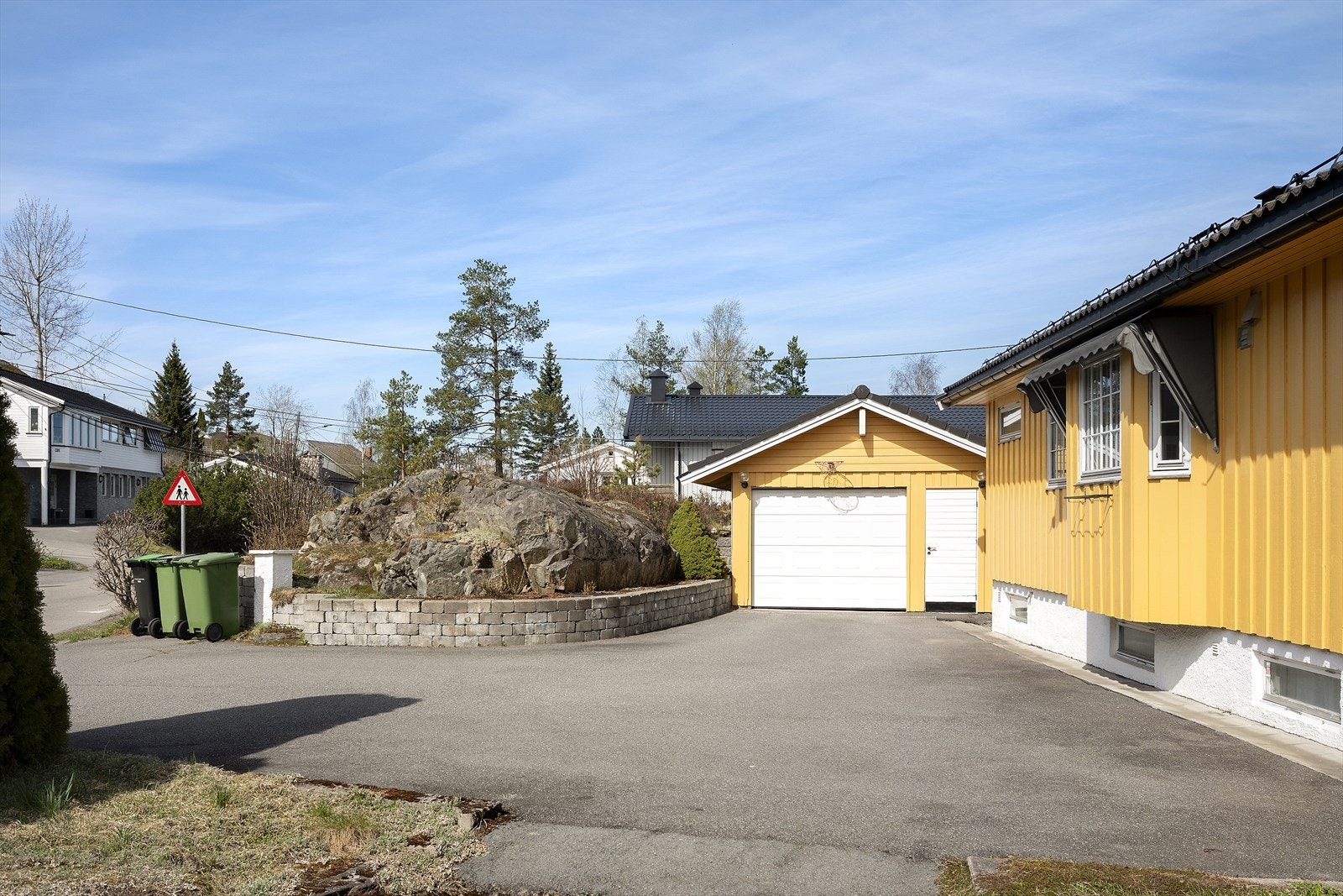Det er garasje på eiendommen på ca. 23kvm. Galleribilde