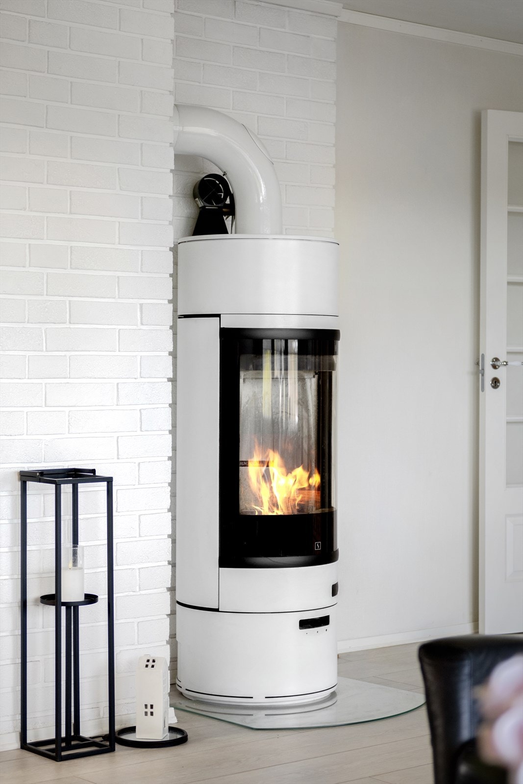 I 2016 ble det levert og montert ildsted i 1. etasje, som gir ekstra varme og hygge. Galleribilde