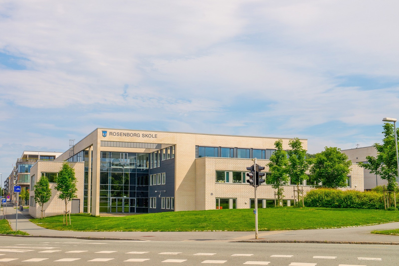 Leiligheten har en ypperlig beliggenhet på Rosenborg med kort avstand til bhg, skoler, Solsiden, Bakklandet, studiesteder og fine aktivitetstilbud for barn og unge! Galleribilde