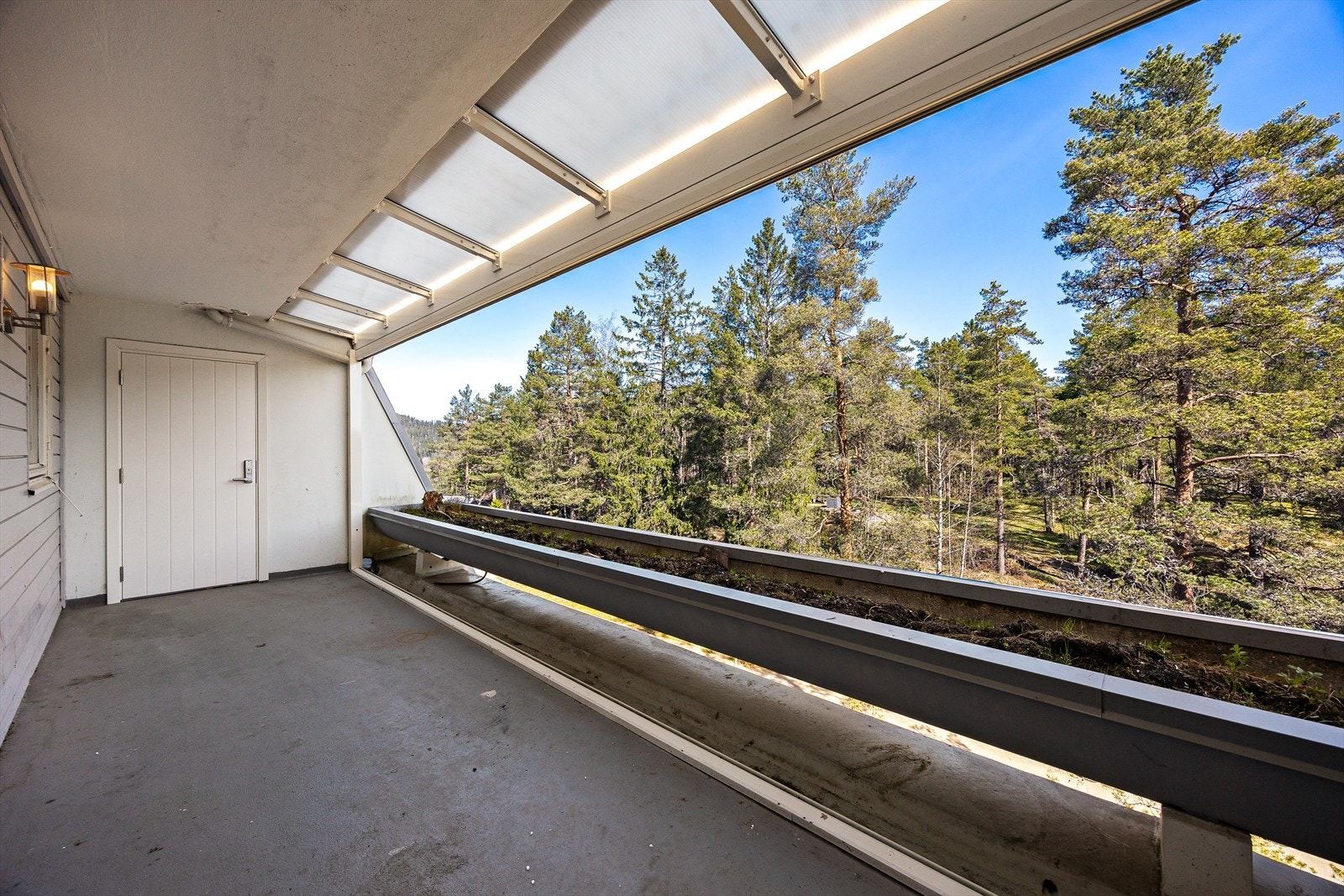 Den andre balkongen er også på 14 m² og vender mot rolige, grønne fellesområder Galleribilde
