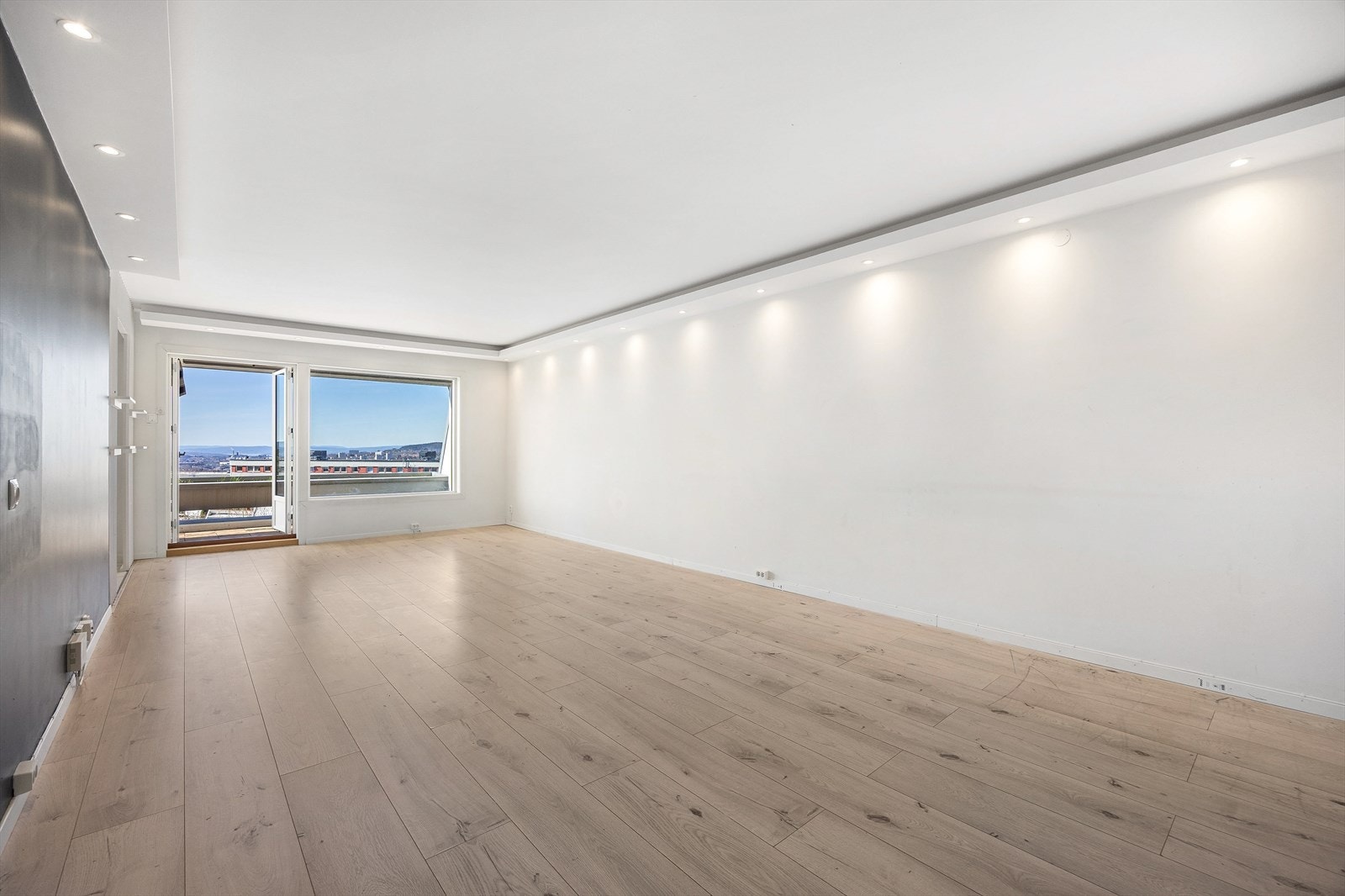 Velkommen til Tokerudberget 10, presentert av Dina Hadad ved Eiendomsmegler 1! Foto: Bjørnar Døhlen Galleribilde