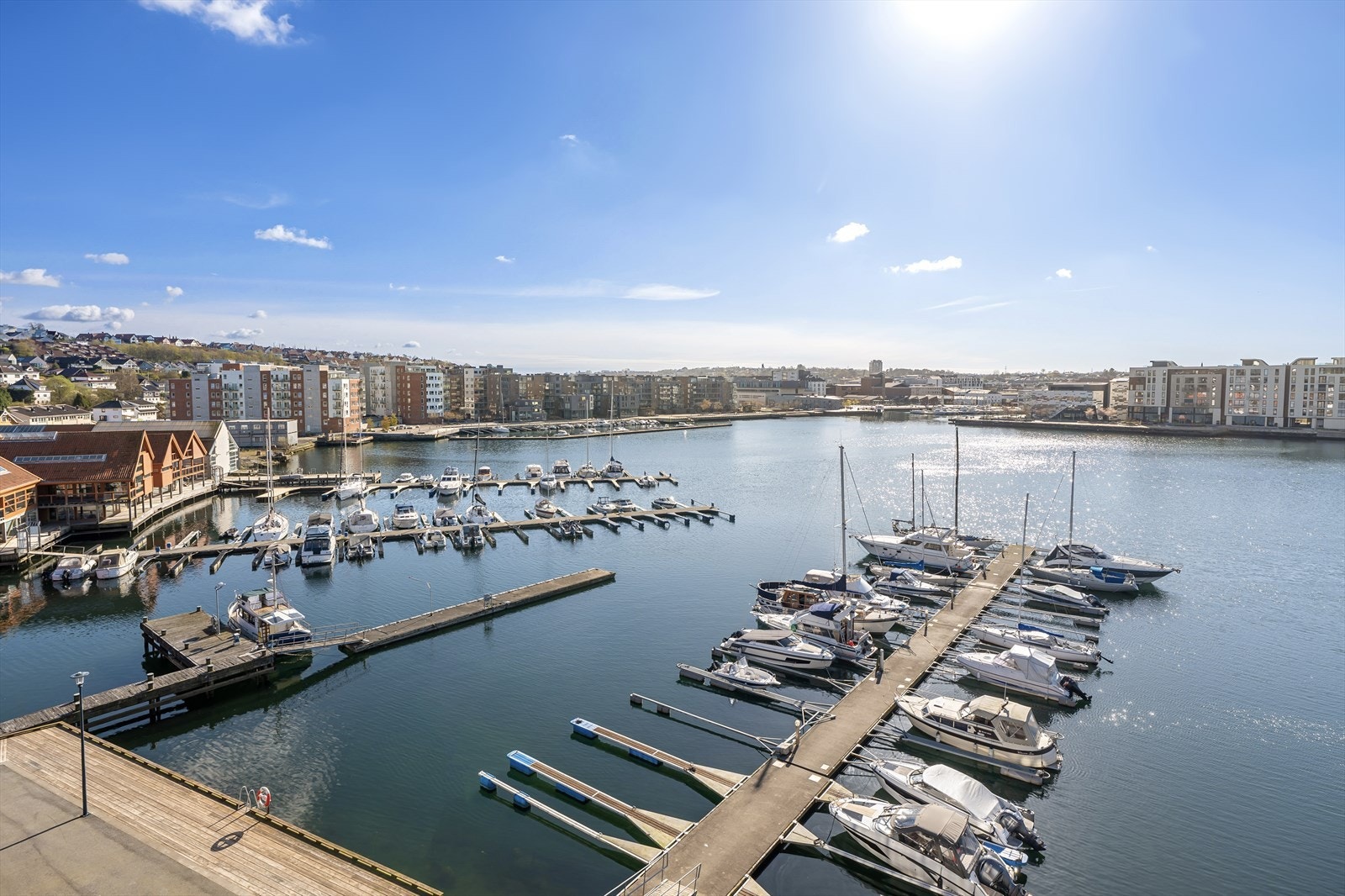 Boligen ligger idyllisk til med pent opparbeidede fellesområder og med kort gangavstand til Sandnes sentrum. Galleribilde