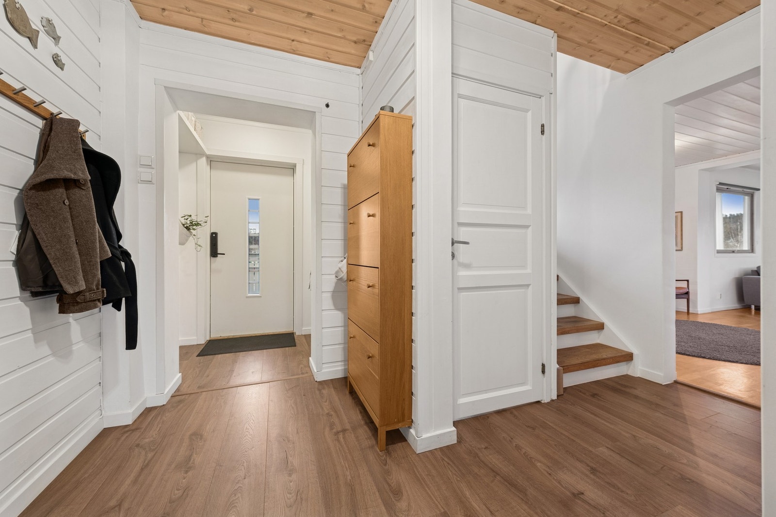 Lys gang som binder boligens funksjoner sammen Galleribilde