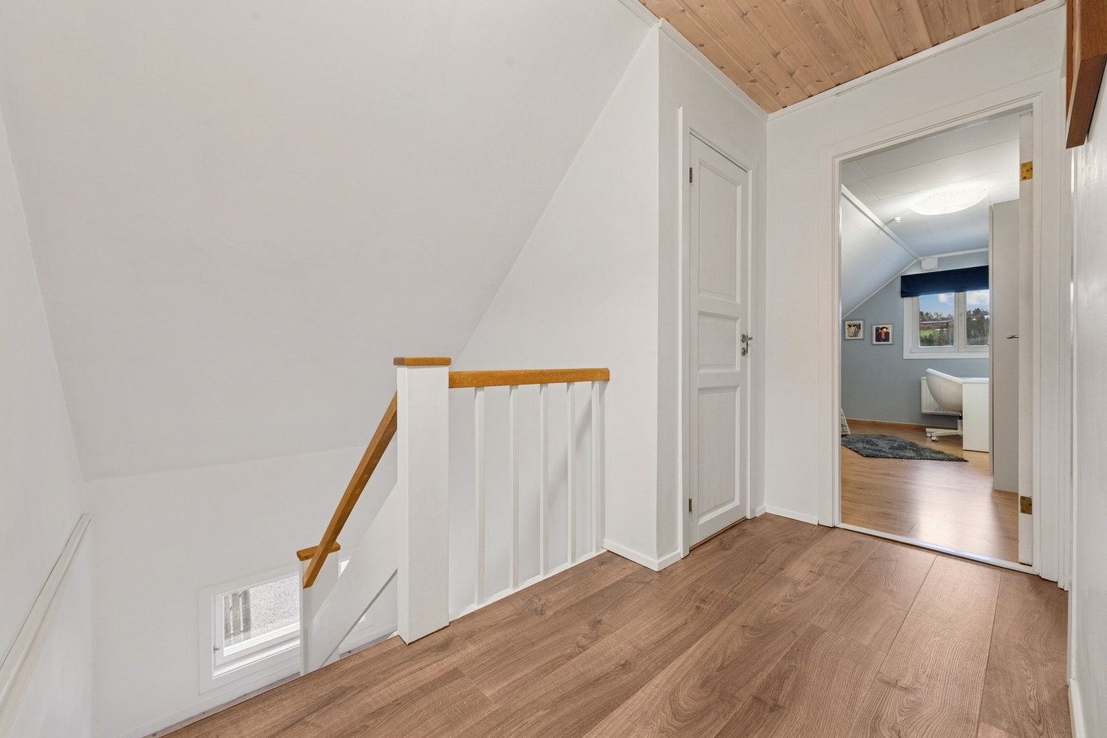 2.etasje består av 3 soverom og bad Galleribilde