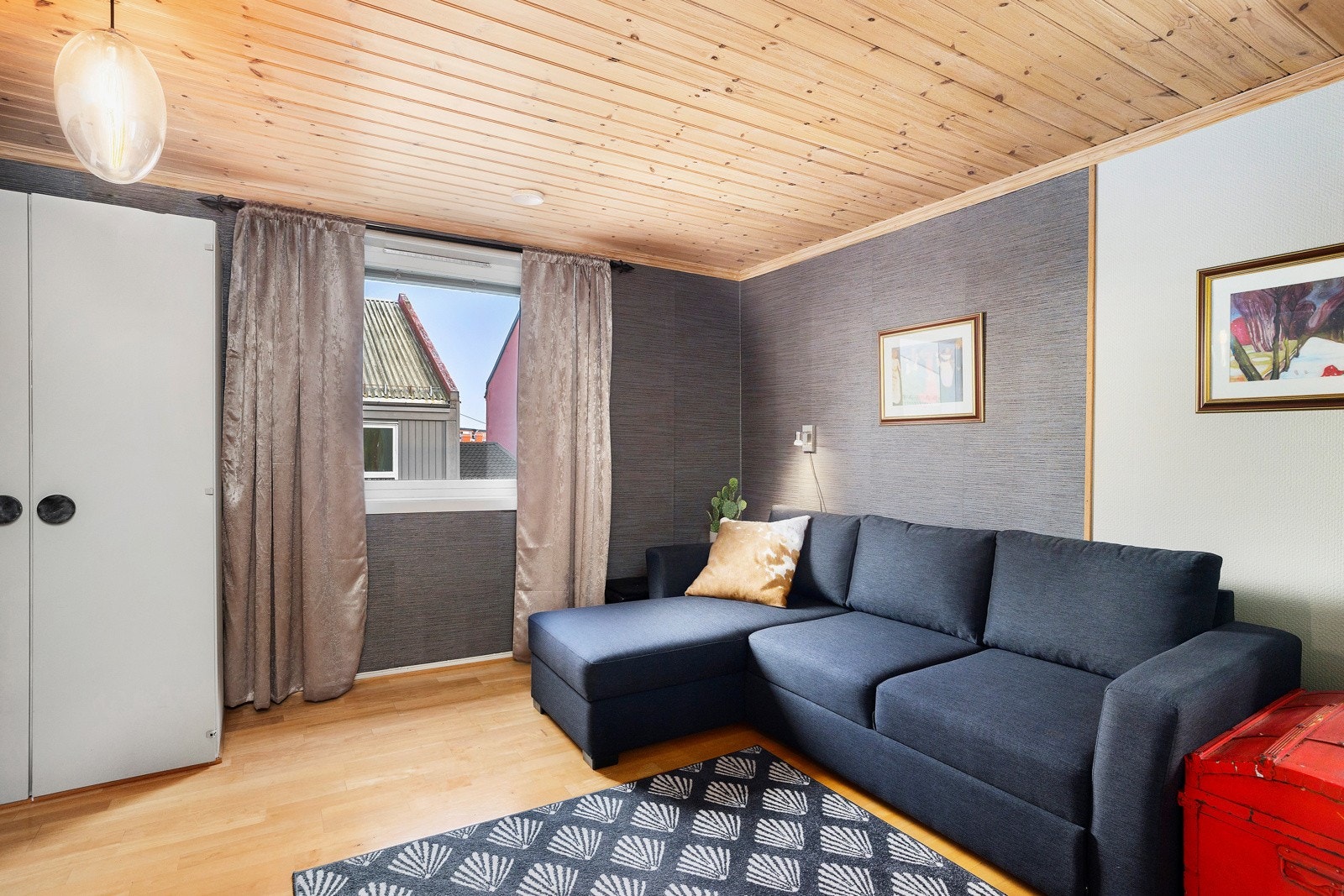 Hele fire soverom betyr mange valgmuligheter, og det ene rommet benyttes i dag som ekstra stue. Galleribilde